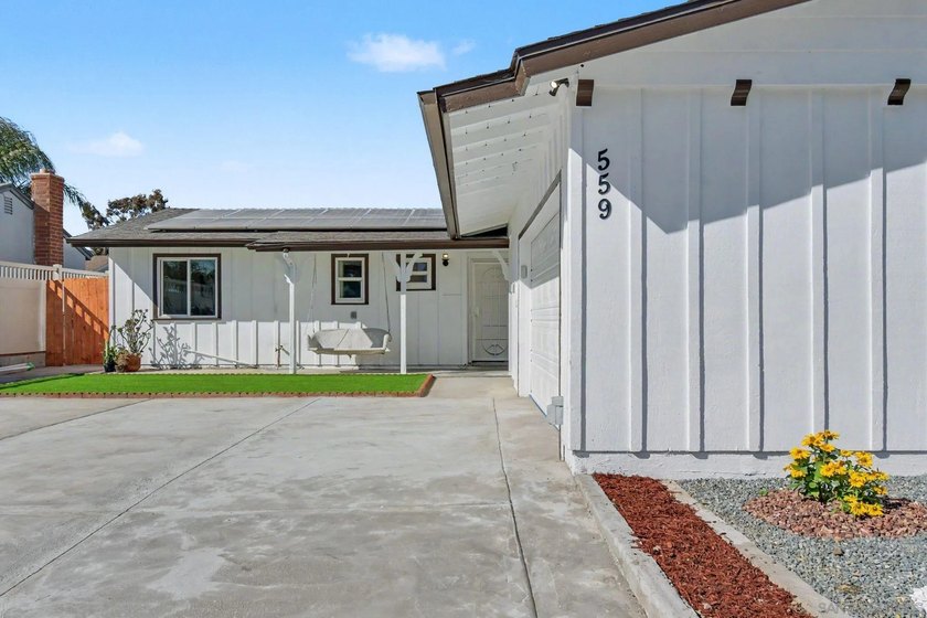Welcome to this spacious and inviting home located in San - photo 3
