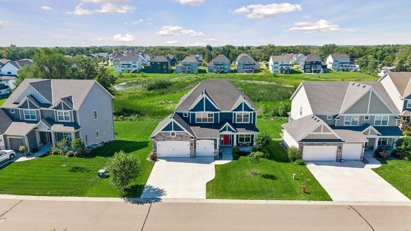 Nestled in one of Champlin's most sought-after neighborhoods - photo 2