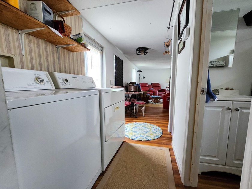 Charming 2BR/1BA Manufactured Home in Crystal Lake - Move-In - photo 8