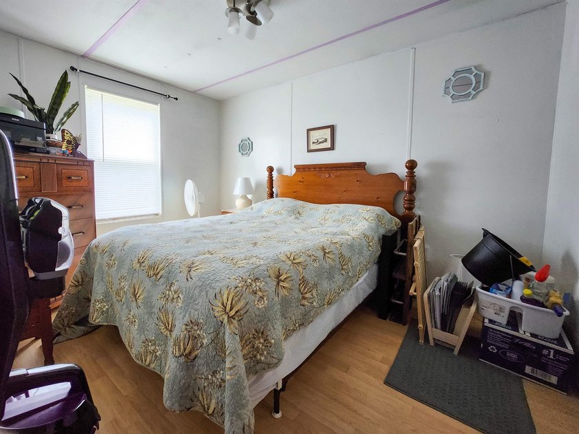 Charming 2BR/1BA Manufactured Home in Crystal Lake - Move-In - photo 10