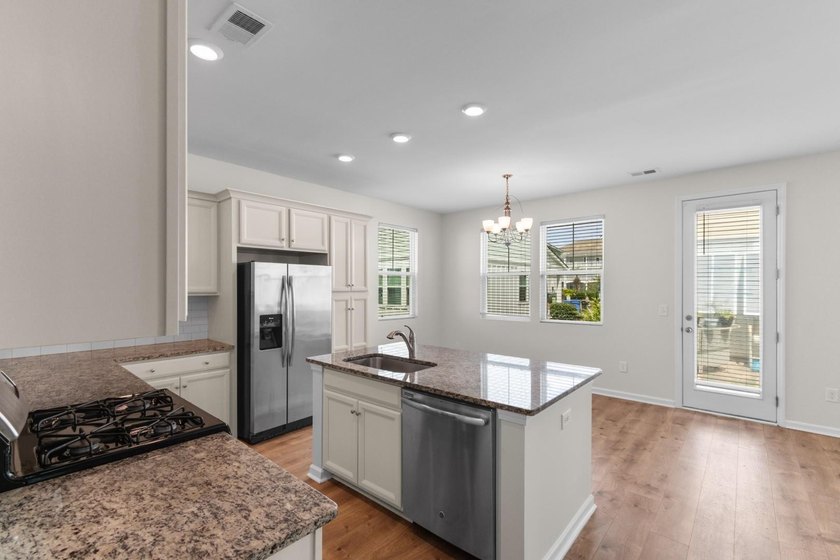 Imagine coming home to a quiet, tree-lined community just - photo 3