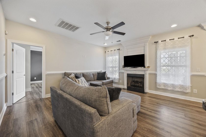 Welcome to 418 Cabo Loop, where everyday living feels like a - photo 4