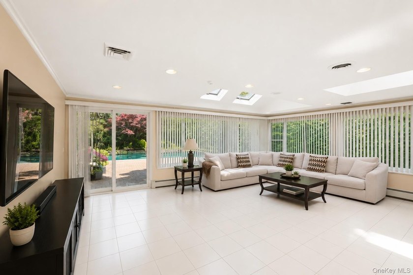 Welcome to this exceptional Hewlett residence, where timeless - photo 10