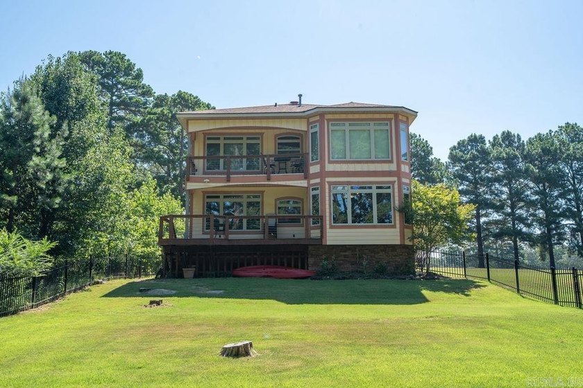 Lakefront living across from Thunderbird Country Club and Golf - photo 3