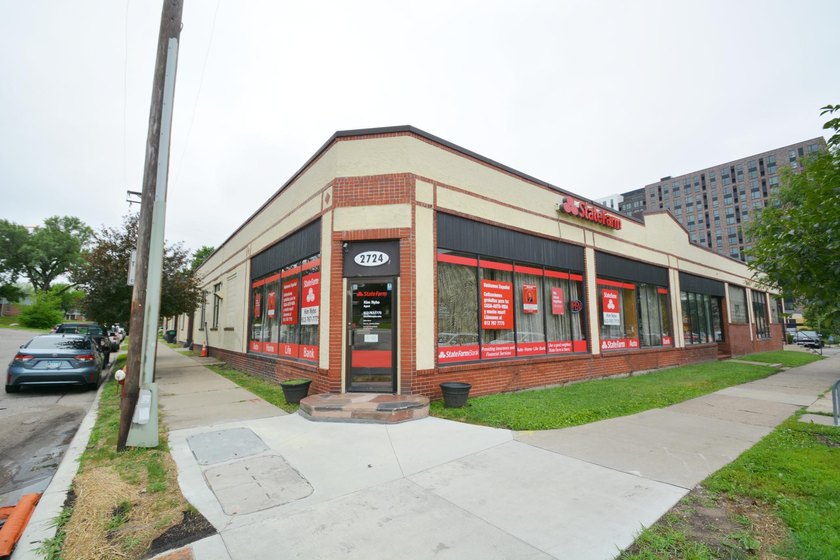 Buildling is for Sale of Lease. High visibility Retail and - photo 3
