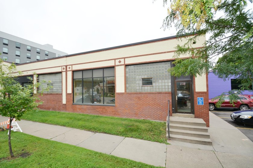 Buildling is for Sale of Lease. High visibility Retail and - photo 4
