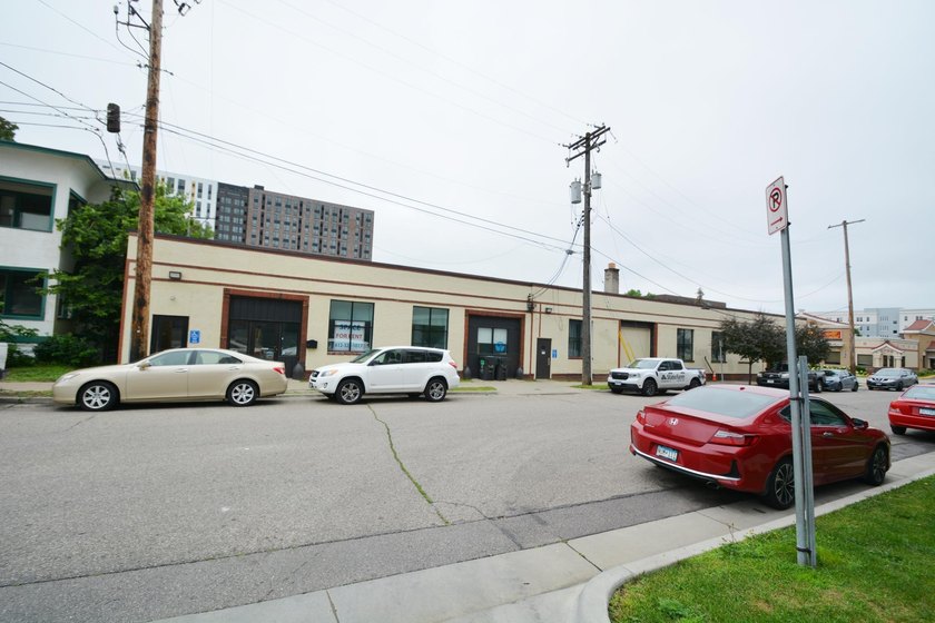 Buildling is for Sale of Lease. High visibility Retail and - photo 6