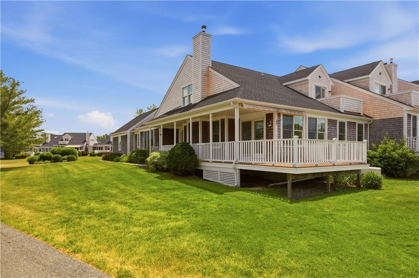 WELCOME HOME TO 189 FERRY LANDING CIRCLE. THIS RARE, CORNER UNIT - photo 5