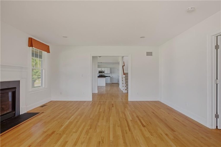 WELCOME HOME TO 189 FERRY LANDING CIRCLE. THIS RARE, CORNER UNIT - photo 10
