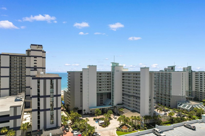 This beautifully furnished three bedroom Penthouse level unit at - photo 2
