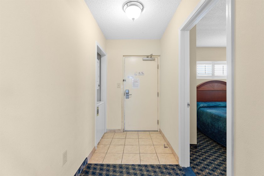 This beautifully furnished three bedroom Penthouse level unit at - photo 3