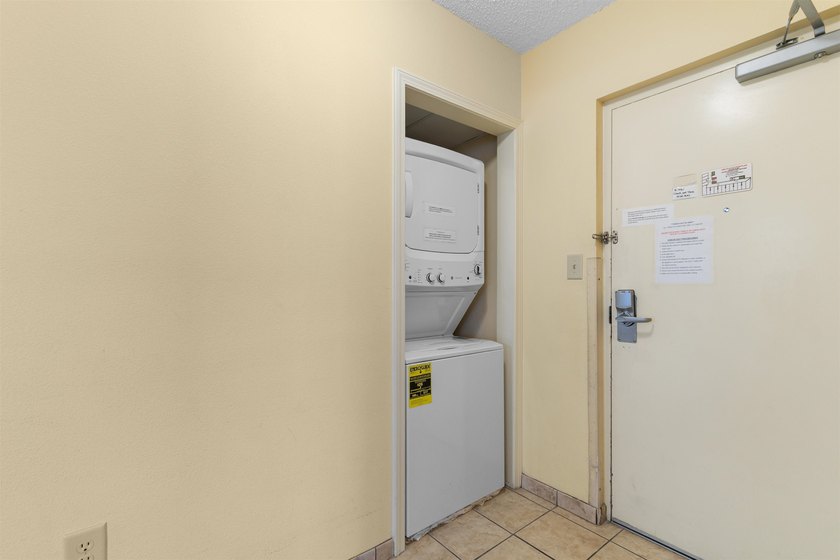 This beautifully furnished three bedroom Penthouse level unit at - photo 4