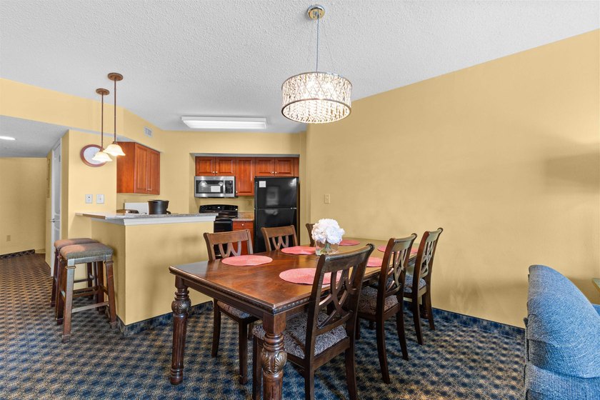 This beautifully furnished three bedroom Penthouse level unit at - photo 10