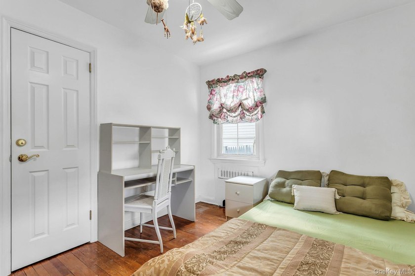 Making a Splash in the Spring Market!! Welcome Home to this - photo 15