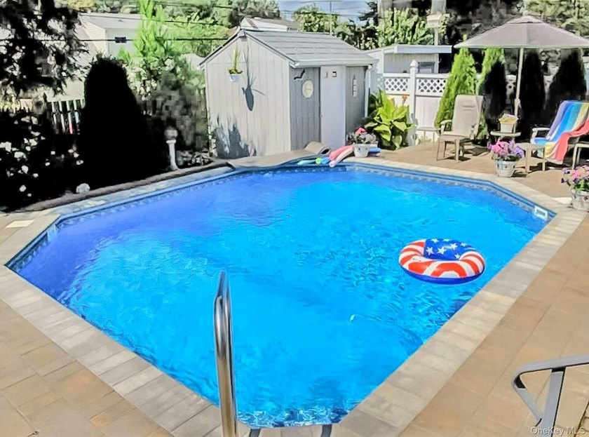 Making a Splash in the Spring Market!! Welcome Home to this - photo 25