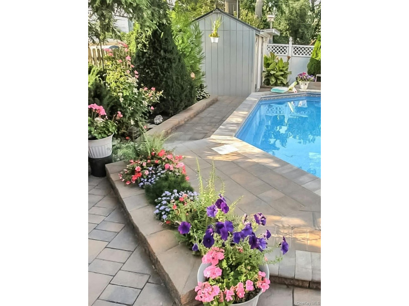 Making a Splash in the Spring Market!! Welcome Home to this - photo 26