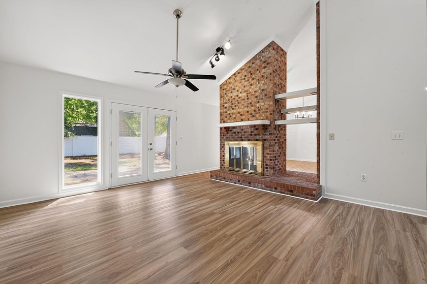 Three-bedroom, two-bathroom, single-story ranch home with a - photo 4