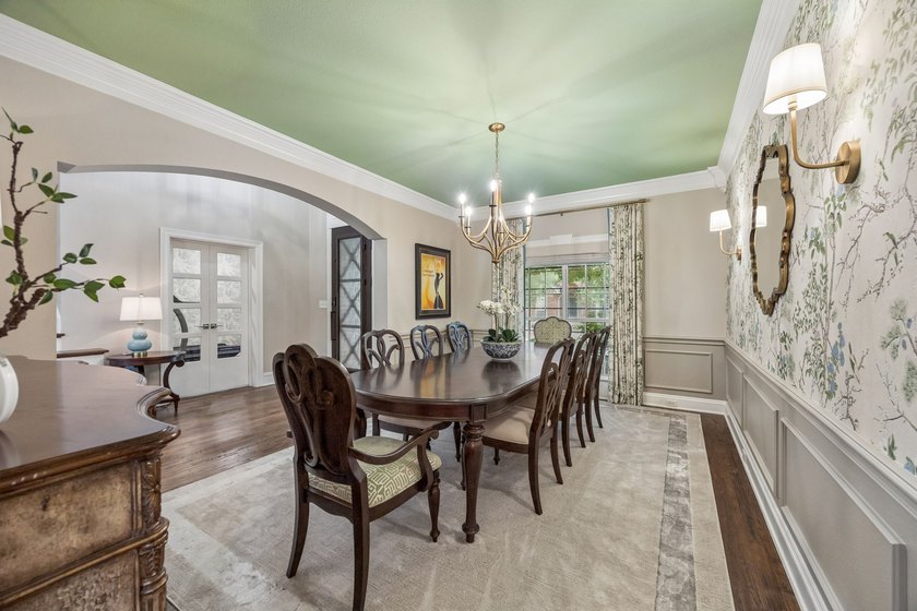 This sprawling 5-bedroom, 3.5-bathroom family estate offers - photo 10