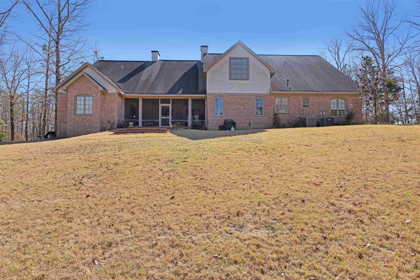 This elegant executive brick home offers luxury living and - photo 4