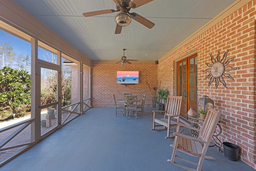 This elegant executive brick home offers luxury living and - photo 6