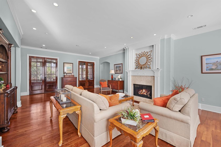This elegant executive brick home offers luxury living and - photo 8