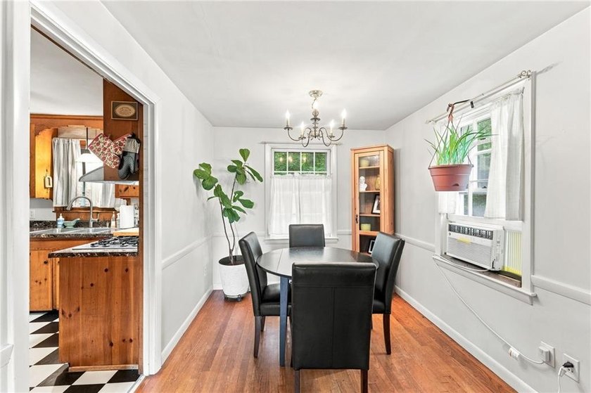Opportunity knocks! Quintessential split home set in an ideal - photo 7