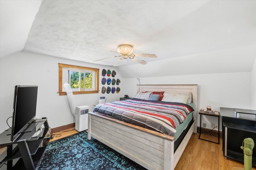 Welcome home to your charming 3-bedroom, 1-bath home in a - photo 11