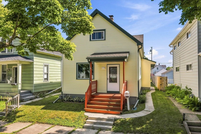Welcome home to your charming 3-bedroom, 1-bath home in a - photo 15