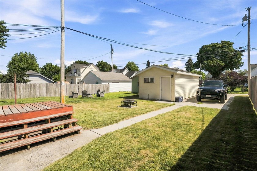 Welcome home to your charming 3-bedroom, 1-bath home in a - photo 16