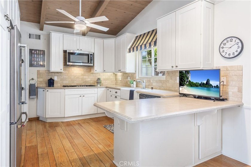 This classic Manhattan Beach charmer is the quintessential beach - photo 6