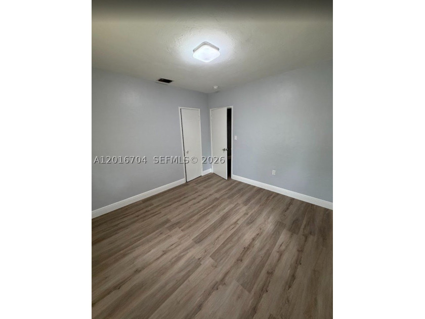 Home offers 3 Bedrooms/2 Bath with Extra Rooms to Convert to 4th - photo 5