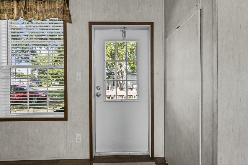 Looking to downsize and declutter? This 1 bedroom 1 bath 2016 - photo 2