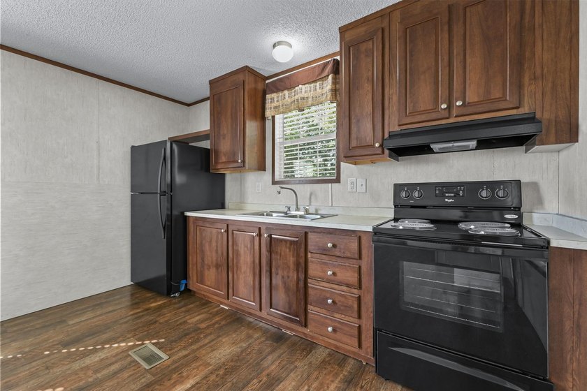 Looking to downsize and declutter? This 1 bedroom 1 bath 2016 - photo 8