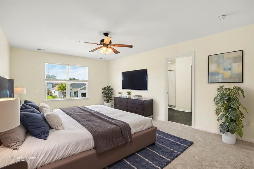 Welcome home to this stunning, move-in-ready 5-bedroom - photo 8