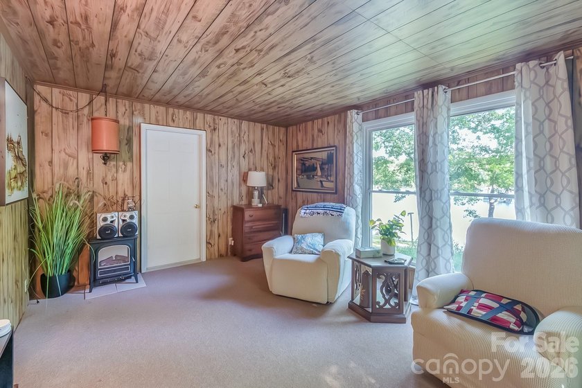 Beautiful waterfront retreat on Lake Wateree! Nestled in a quiet - photo 11