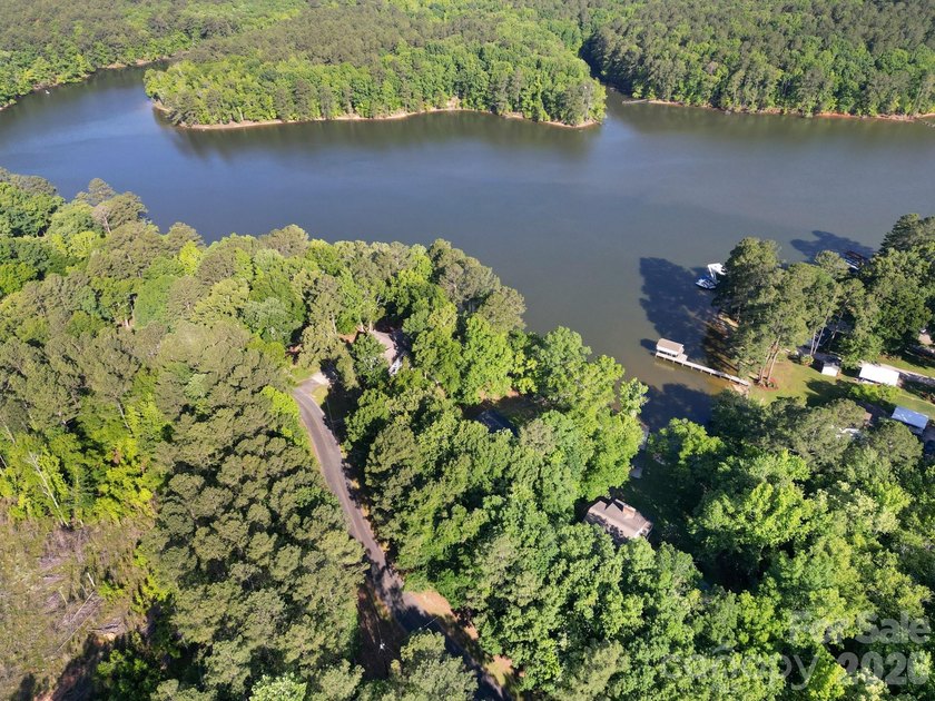 Beautiful waterfront retreat on Lake Wateree! Nestled in a quiet - photo 14