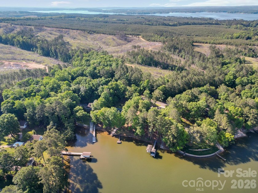 Beautiful waterfront retreat on Lake Wateree! Nestled in a quiet - photo 17
