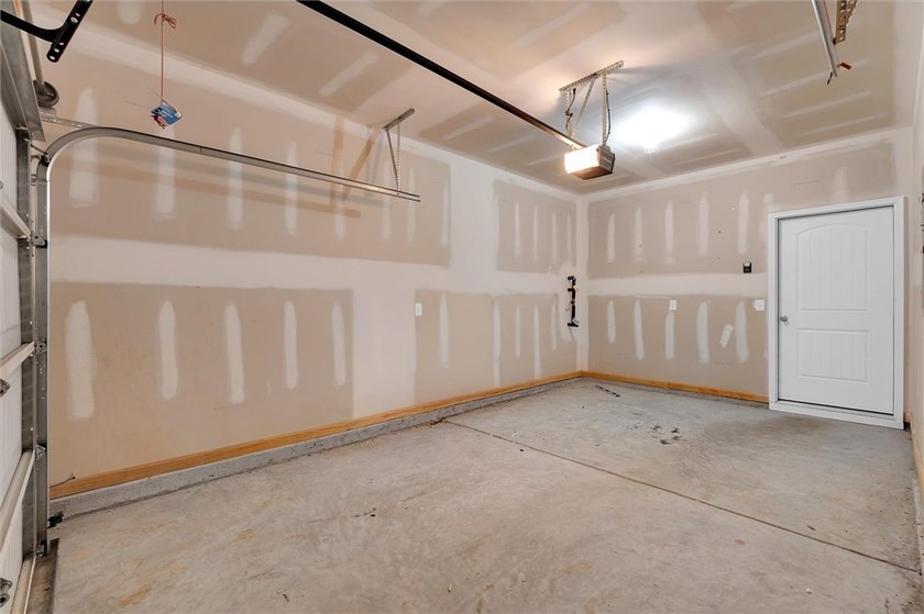 **$5,000 PRICE IMPROVEMENT** Welcome to 132 Adger Road in a - photo 25