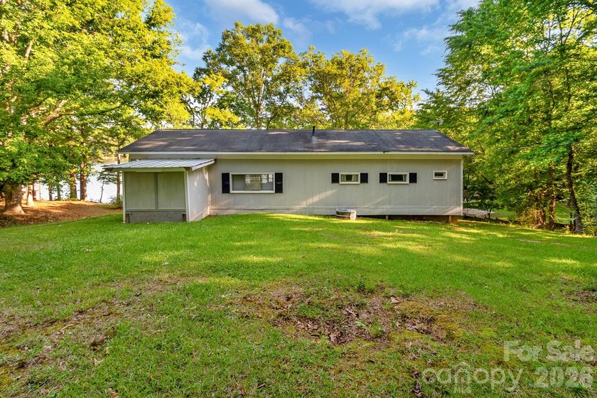 Beautiful waterfront retreat on Lake Wateree! Nestled in a quiet - photo 29