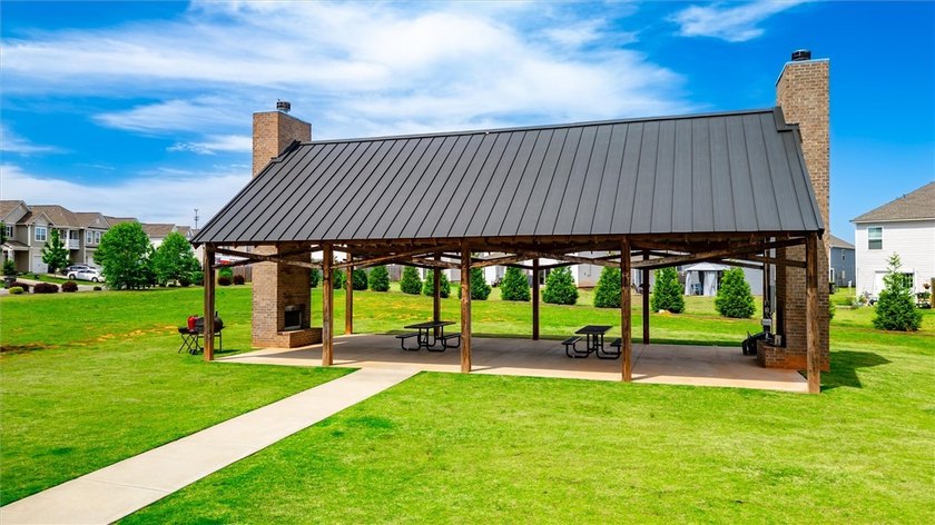 **$5,000 PRICE IMPROVEMENT** Welcome to 132 Adger Road in a - photo 29