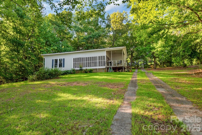 Beautiful waterfront retreat on Lake Wateree! Nestled in a quiet - photo 33