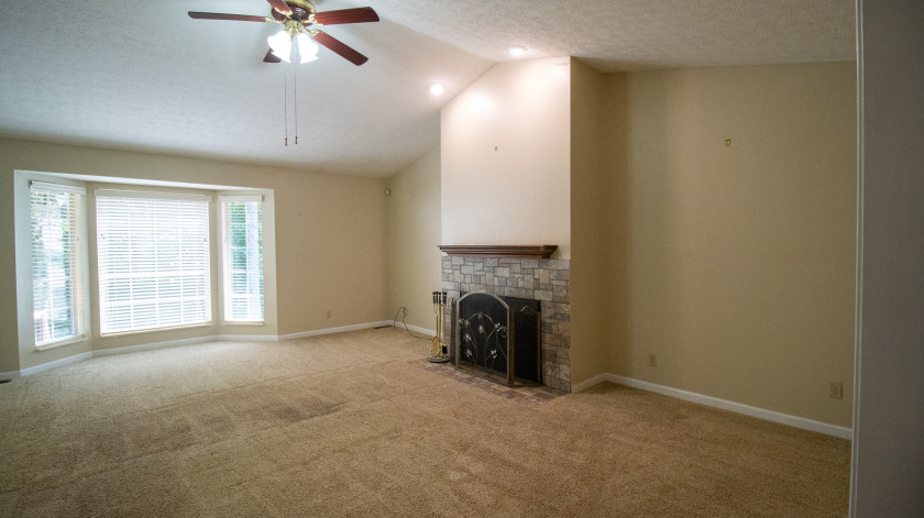 ESTATE SALE -- SPACIOUS ALL-BRICK HOME IN HIGHLAND FOREST - photo 8