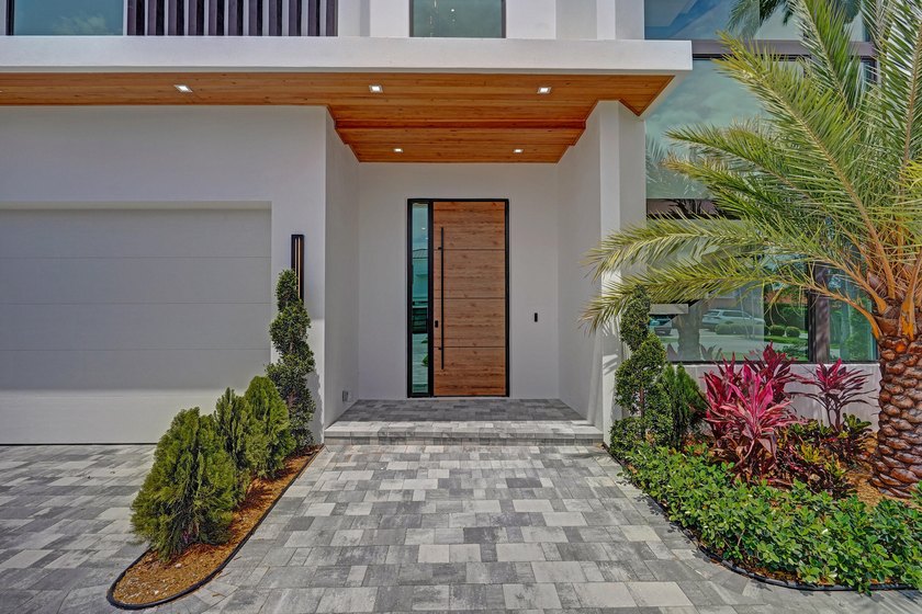 Welcome to Villa Aurelia, the Golden Villa, a recently completed - photo 2