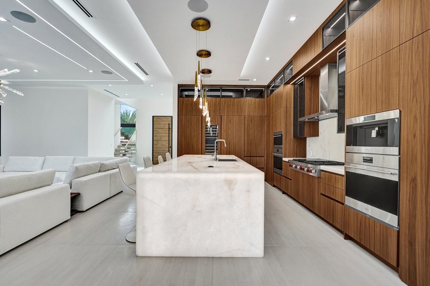 Welcome to Villa Aurelia, the Golden Villa, a recently completed - photo 4