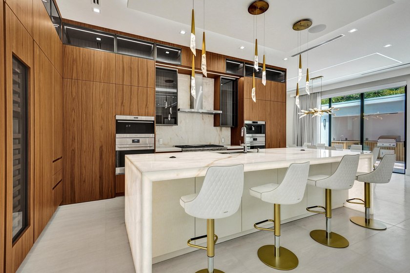 Welcome to Villa Aurelia, the Golden Villa, a recently completed - photo 5