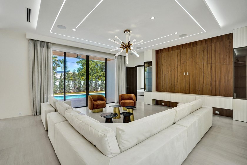 Welcome to Villa Aurelia, the Golden Villa, a recently completed - photo 9
