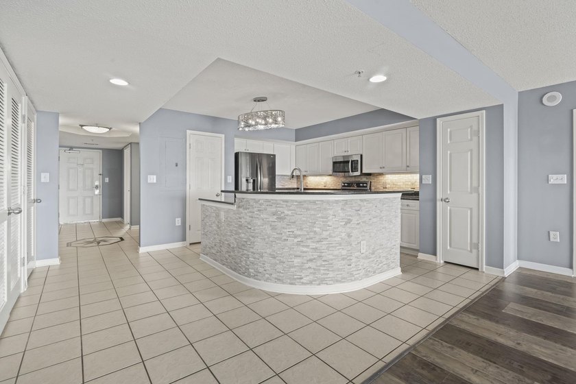 Welcome to Yacht Club Villas in the highly sought-after Barefoot - photo 3