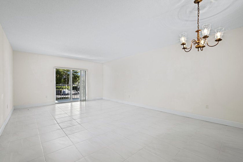 Wonderful Downtown Boca Raton Location, Short Stroll to - photo 4