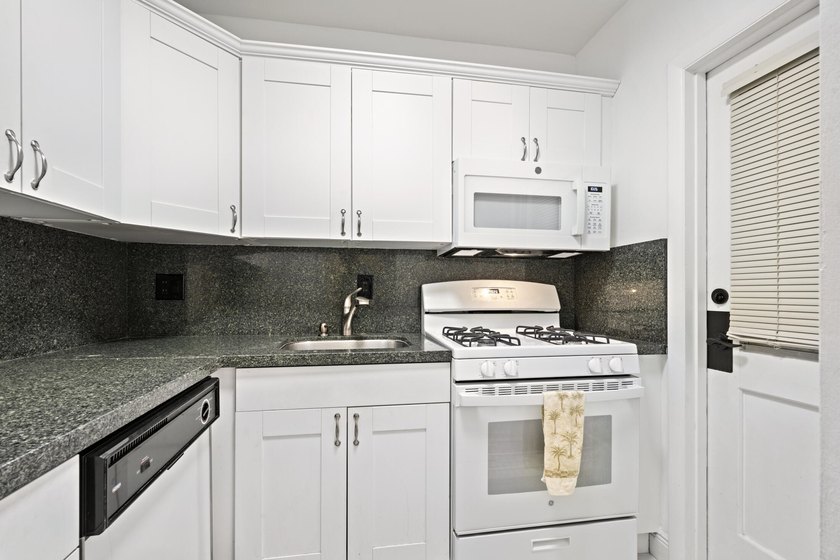 Wonderful Downtown Boca Raton Location, Short Stroll to - photo 10