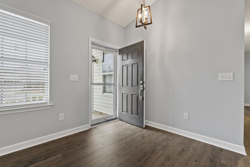 Welcome to 152 Rose Water Loop - a beautiful, move-in ready - photo 2